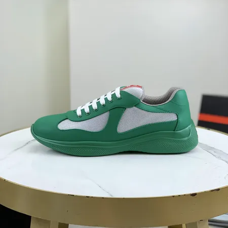 プラダ スニーカー