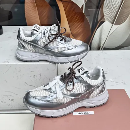 ミュウミュウ スニーカー