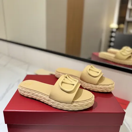 ヴァレンティノ スリッパ