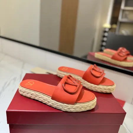 ヴァレンティノ スリッパ