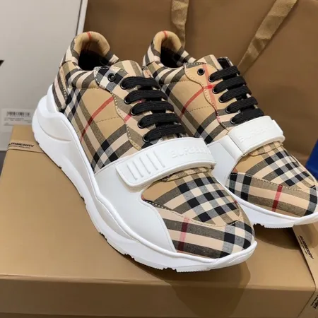 バーバリー ス スニーカー