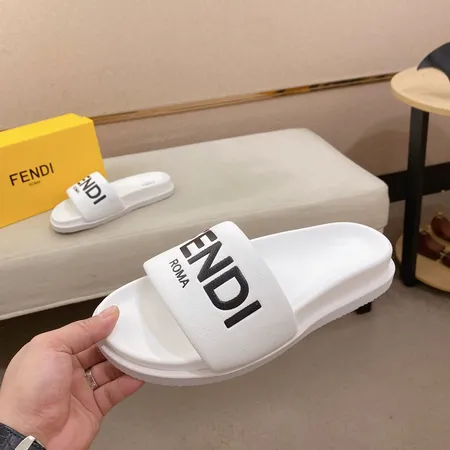 フェンディ スリッパ