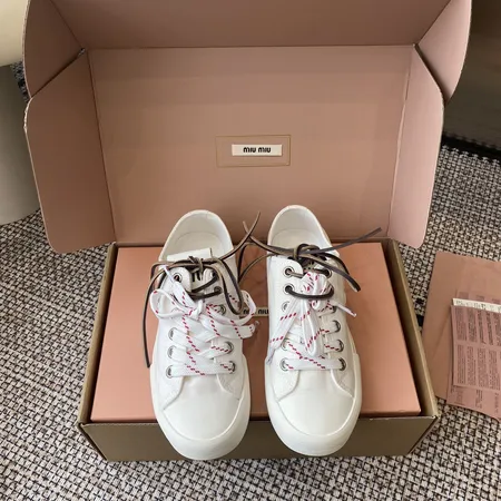 ミュウミュウ カジュアルシューズ