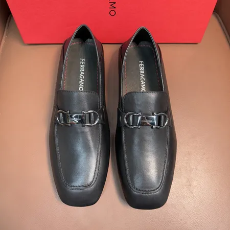 フェラガモ カジュアルシューズ