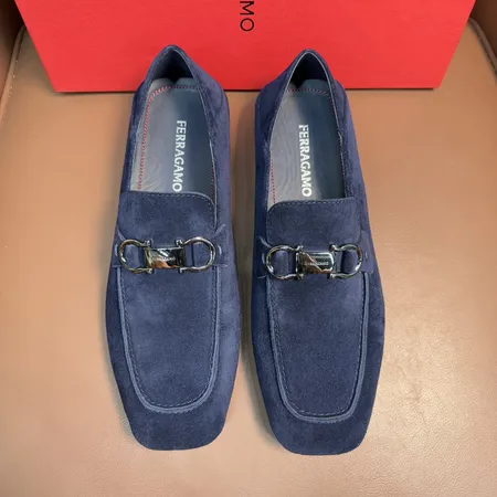 フェラガモ カジュアルシューズ