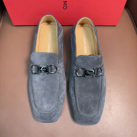 フェラガモ カジュアルシューズ