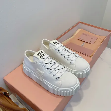 ミュウミュウ カジュアルシューズ