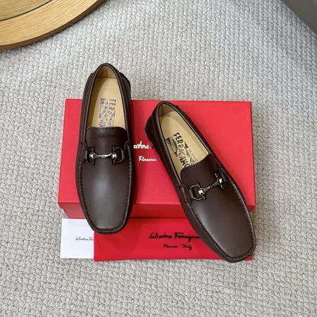 フェラガモ カジュアルシューズ