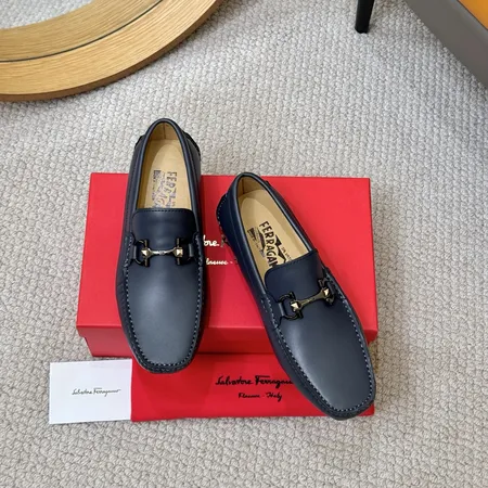 フェラガモ カジュアルシューズ