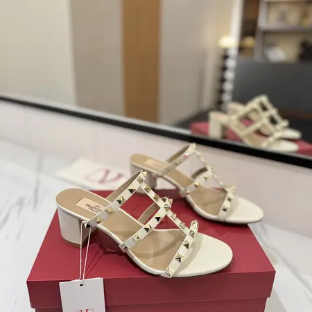 ヴァレンティノ サンダル