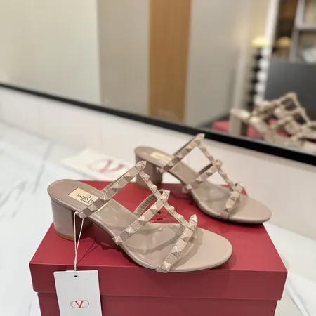 ヴァレンティノ サンダル