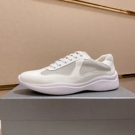 プラダ カジュアルシューズ