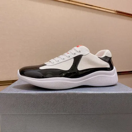 プラダ カジュアルシューズ