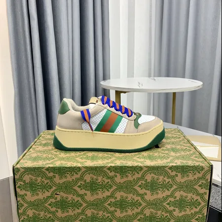 グッチ カジュアルシューズ