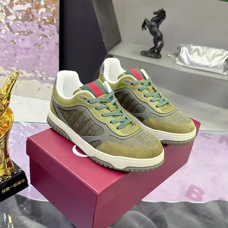 グッチ カジュアルシューズ