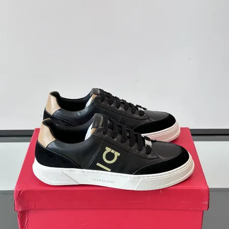 フェラガモ カジュアルシューズ