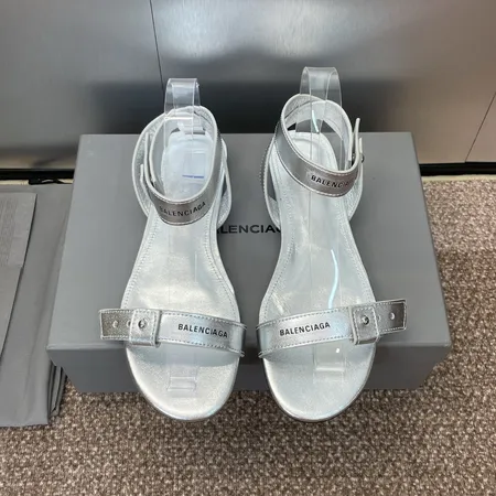 バレンシアガ サンダル