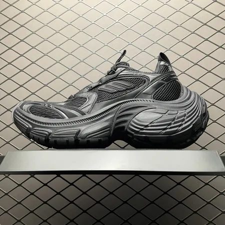 バレンシアガ スニーカー