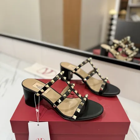 ヴァレンティノ スリッパ