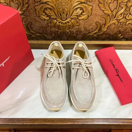 フェラガモ カジュアルシューズ