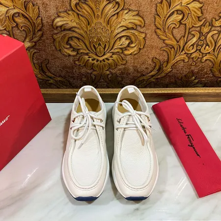 フェラガモ カジュアルシューズ