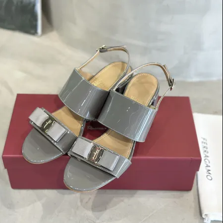 フェラガモ サンダル