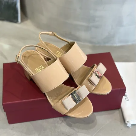 フェラガモ サンダル