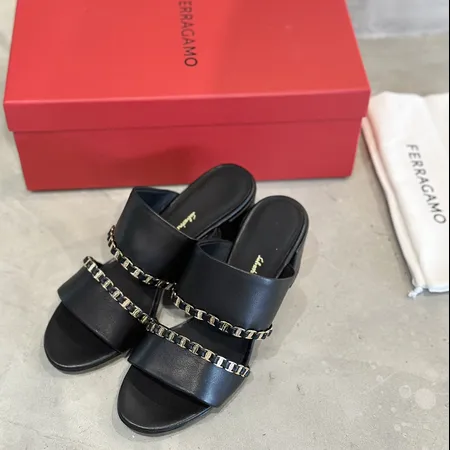 フェラガモ スリッパ