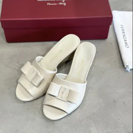 フェラガモ スリッパ