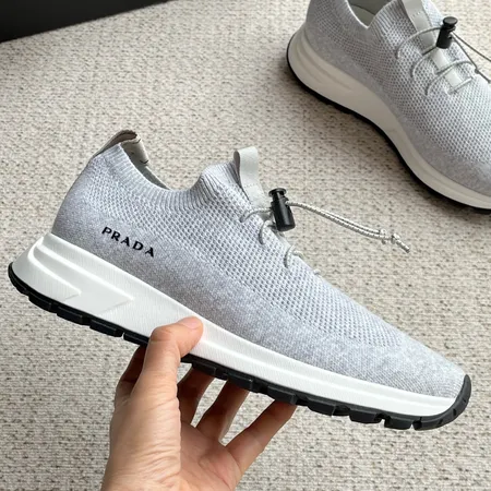 プラダ スニーカー