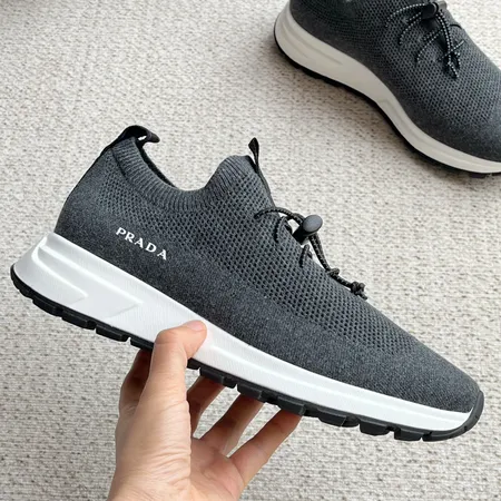 プラダ スニーカー