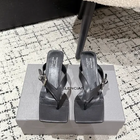 バレンシアガ サンダル