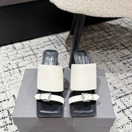 バレンシアガ サンダル