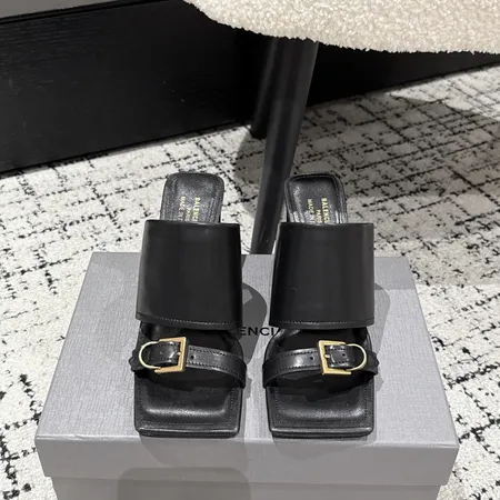 バレンシアガ サンダル