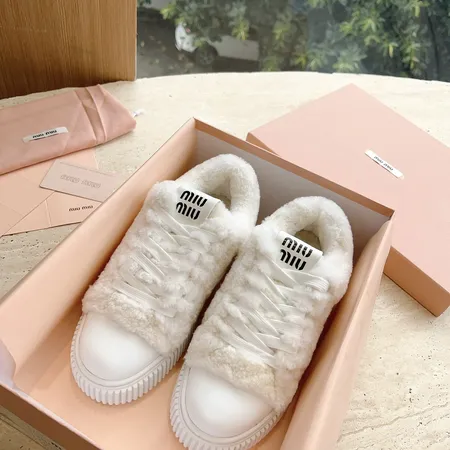 ミュウミュウ カジュアルシューズ