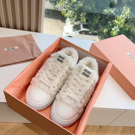 ミュウミュウ カジュアルシューズ