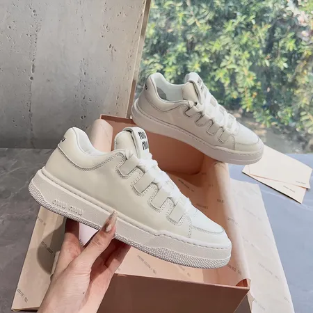 ミュウミュウ カジュアルシューズ