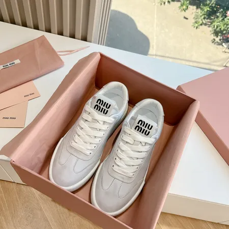 ミュウミュウ カジュアルシューズ