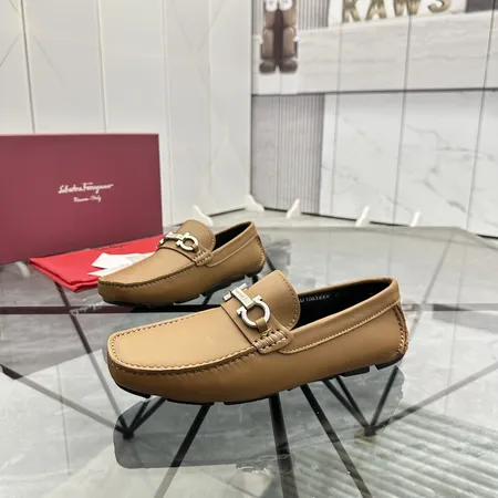 フェラガモ カジュアルシューズ