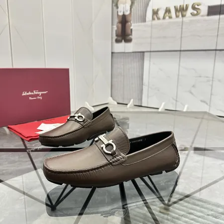 フェラガモ カジュアルシューズ