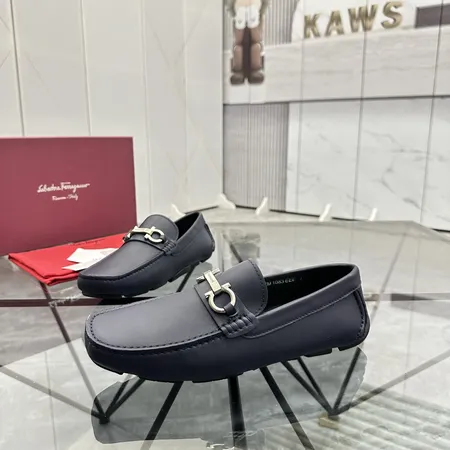 フェラガモ カジュアルシューズ