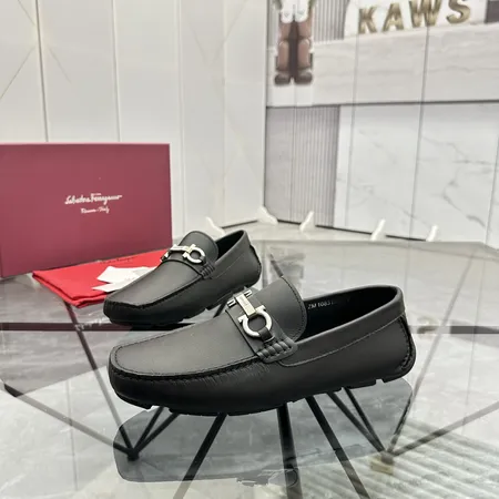 フェラガモ カジュアルシューズ