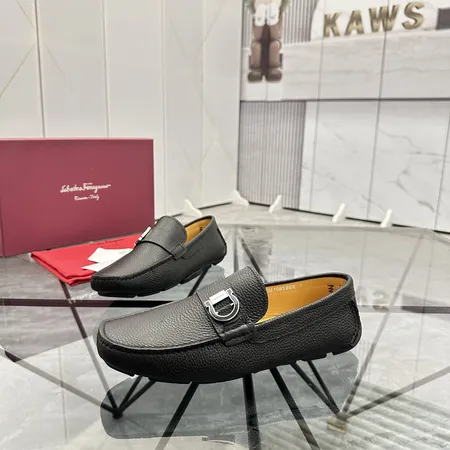 フェラガモ カジュアルシューズ