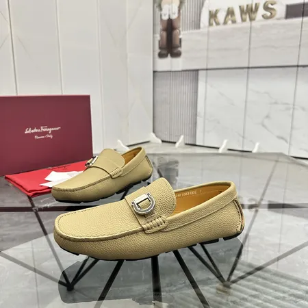 フェラガモ カジュアルシューズ