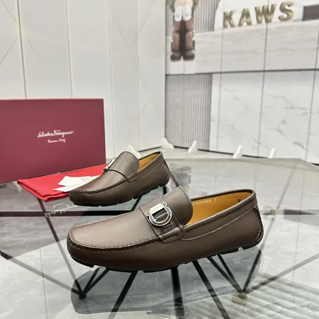 フェラガモ カジュアルシューズ