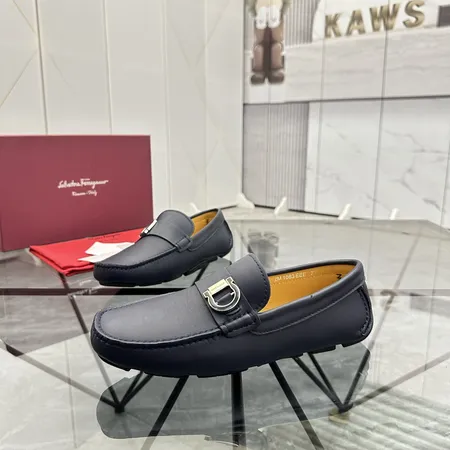 フェラガモ カジュアルシューズ