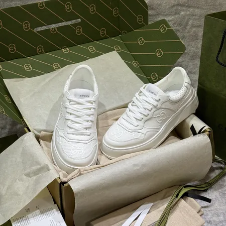 グッチ カジュアルシューズ