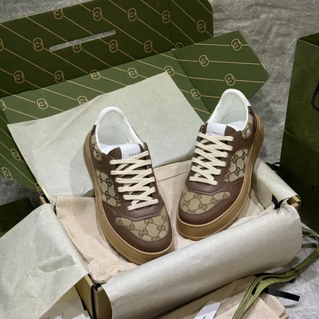 グッチ カジュアルシューズ