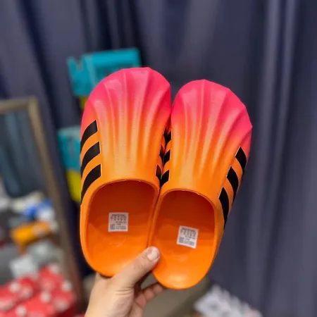 アディダス スリッパ