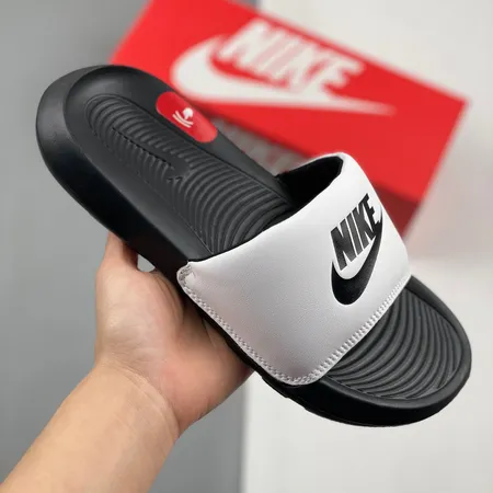 ナイキ スリッパ